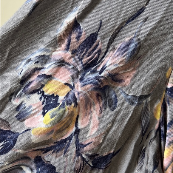 Maurices Gray Floral V-Neck Blouse - Picture 2 of 5